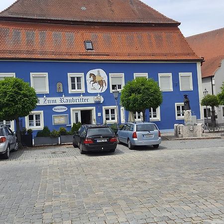 Pension "Zum Raubritter" Langquaid Exterior photo