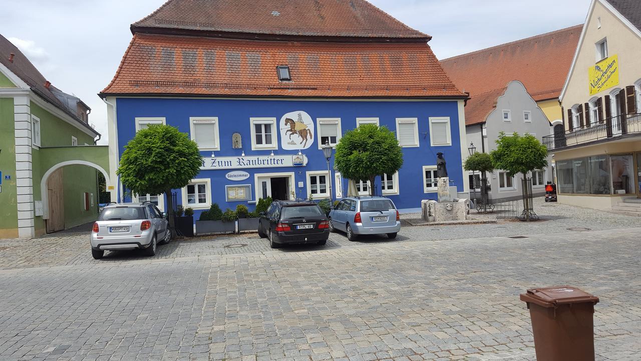 Pension "Zum Raubritter" Langquaid Exterior photo